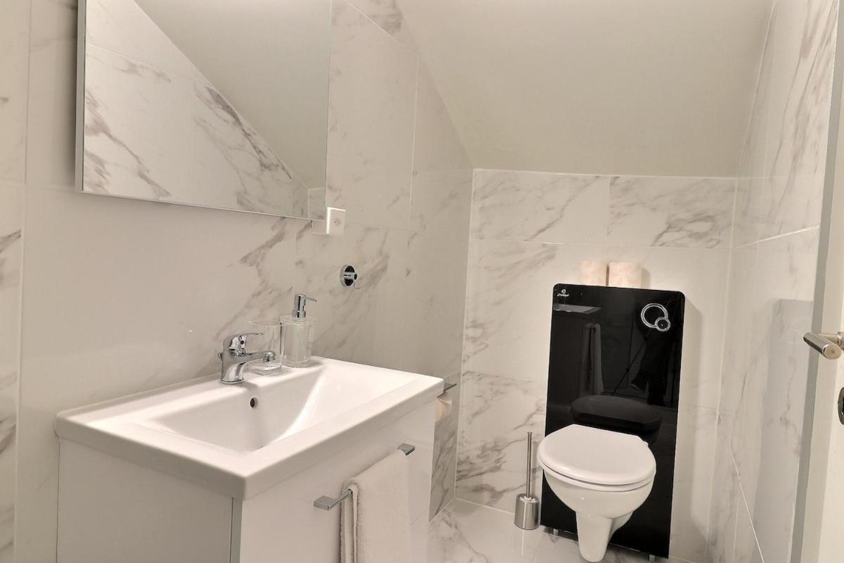 Attique A Apartment Genf